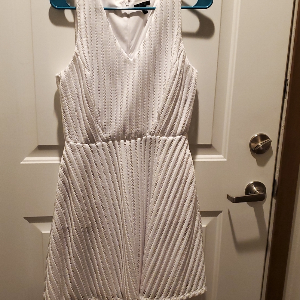 Great sleeveless dress for summer wedding